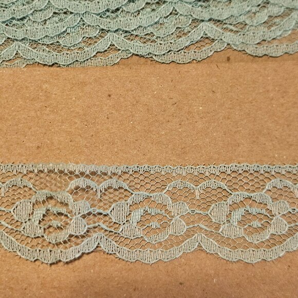 Floral Scalloped Nylon/Poly Raschel Lace Trim 1 1/4" Wide Sewing Crafts - Picture 2 of 3